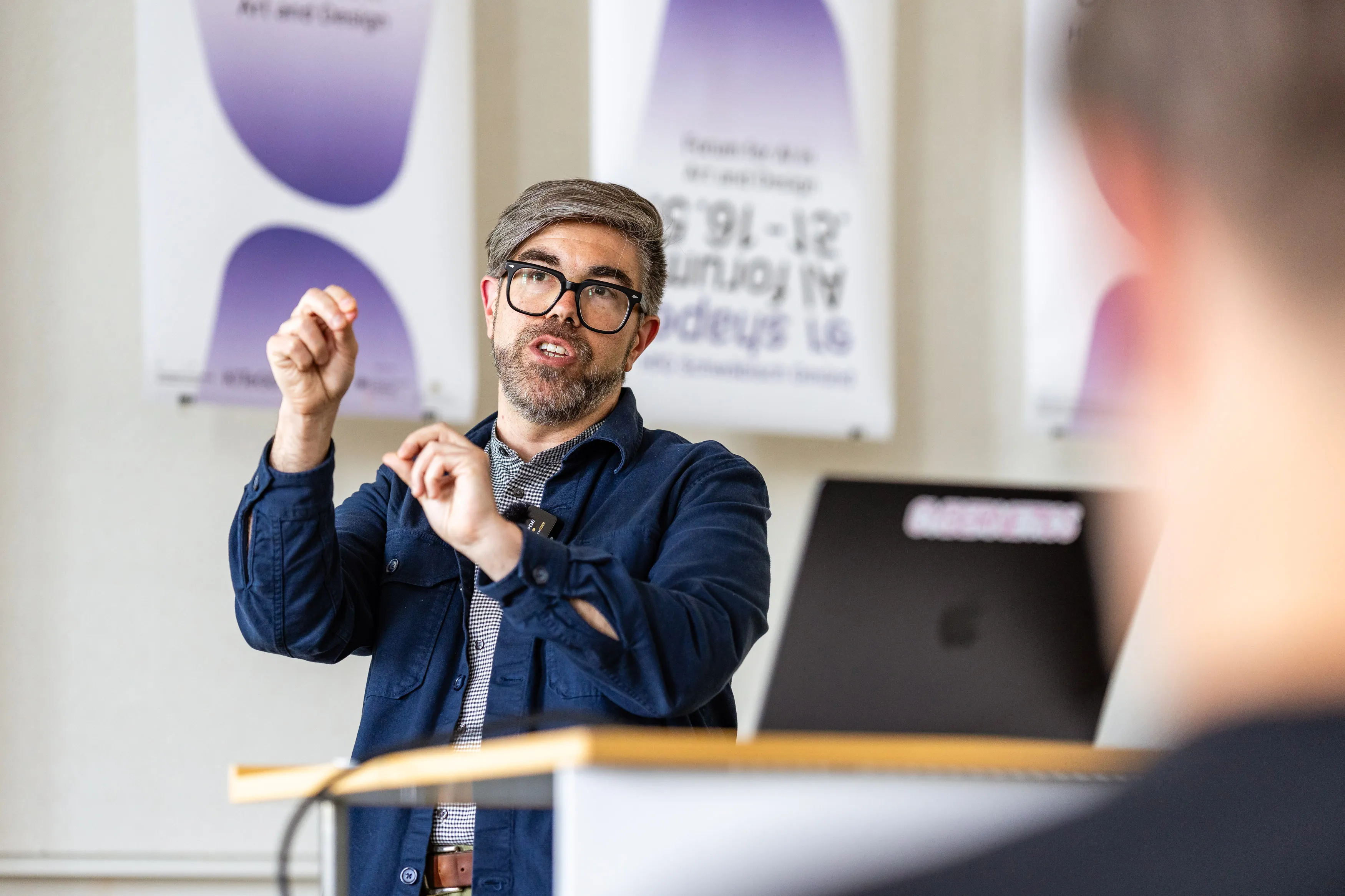Eryk Salvaggio presenting. Image: Stefan Eigner