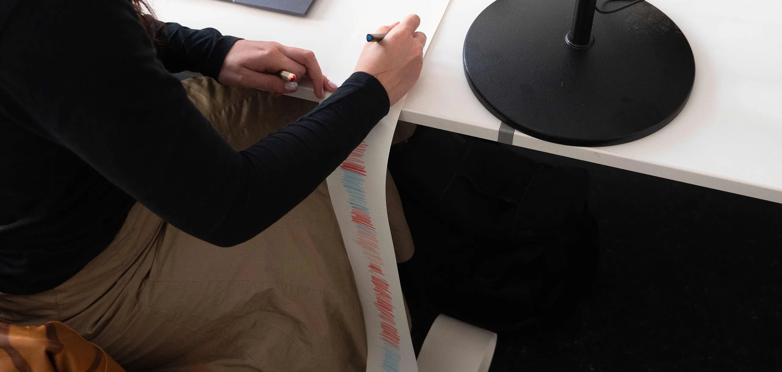 Students acting as human sensors and recording a data stream of a thermal camera on paper.