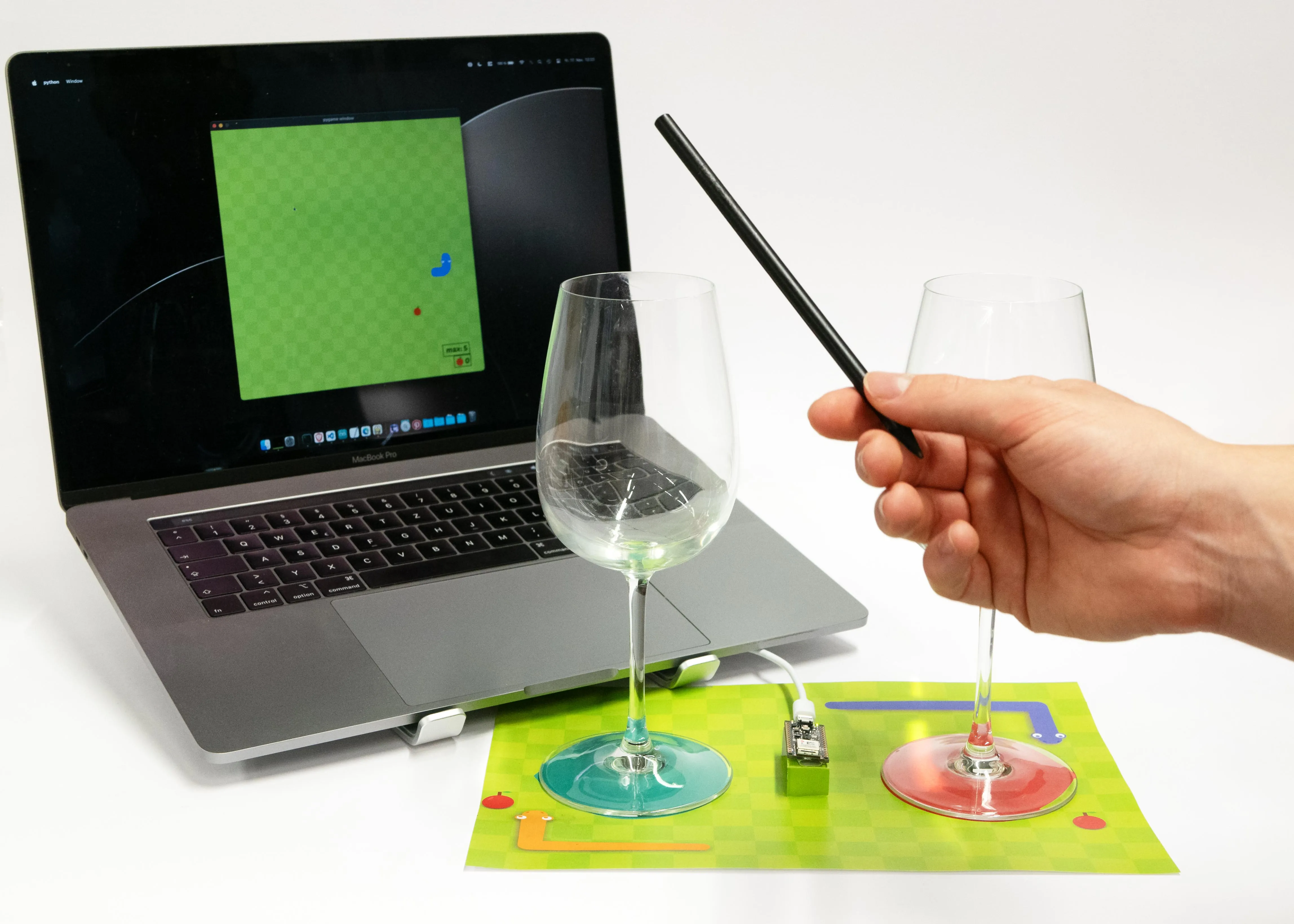 Sound-based snake game controller by Ron Eros Mandic and Lukas Speidel.