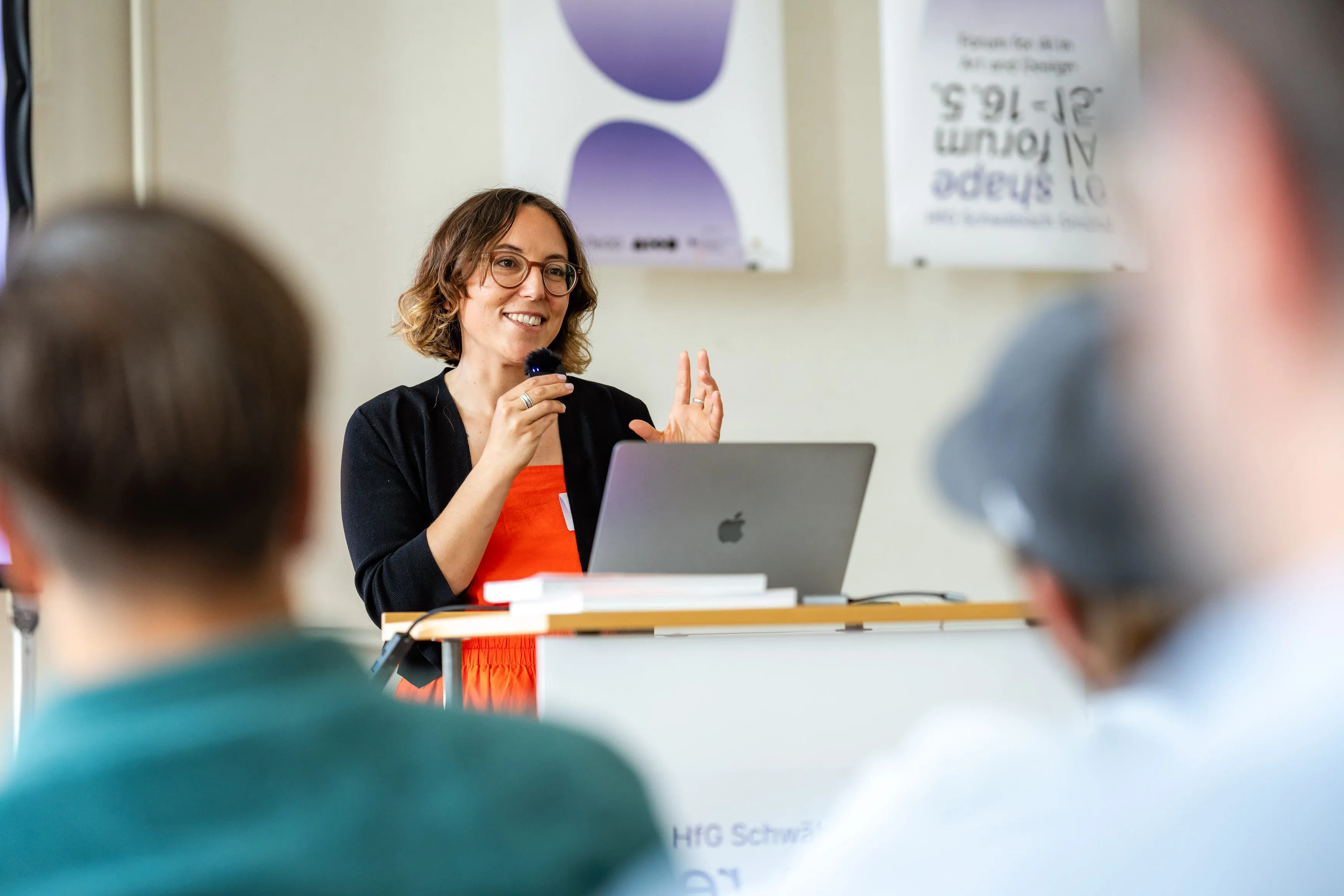 Iohanna Nicenboim presenting. Image: Stefan Eigner