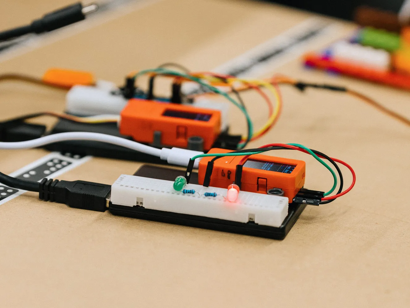 Technical setting of the workshop: ready-made sensing and acting modules and the online platform used for machine learning.